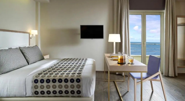 Двухместный номер Superior с видом на море Irida Hotel