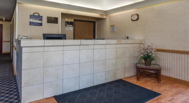 Days Inn & Suites Dundee, Boek Hotel Dundee Michigan