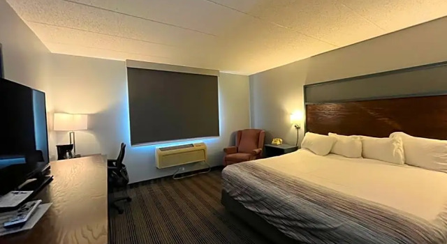 Номер Standard AmericInn by Wyndham Ladysmith