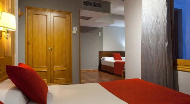 Семейный номер Standard с видом на улицу Hotel Real De Toledo