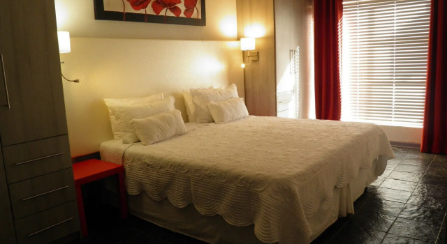 Homestay Travel Guest House, Book Pension Hoteller i Roodepoort med pool, Swimmingpool