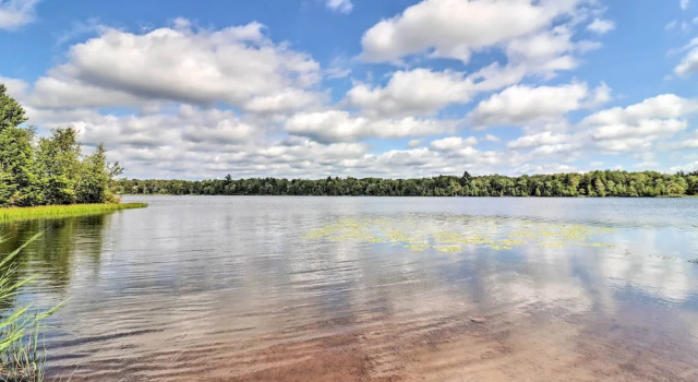 Коттедж Walk to Lake: Game Room Getaway in Pocono Summit!