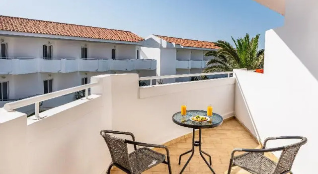 Двухместный номер Standard с балконом и с видом на сад Mrs Chryssana Beach Hotel