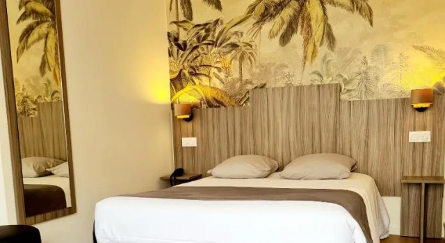 Четырёхместный номер Standard Hotel Caravelle