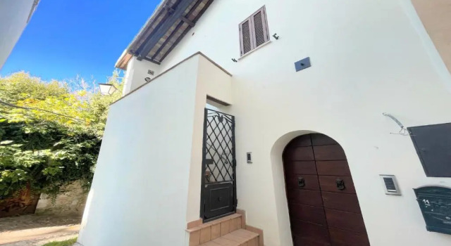 Вилла Spoleto Storico Spacious City House - car Unnecessary - Wifi - Sleeps 10