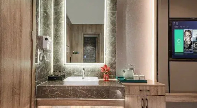 Люкс Deluxe Hefeng Hotel (Shenzhen Zhongying Street Haishan Subway Station)