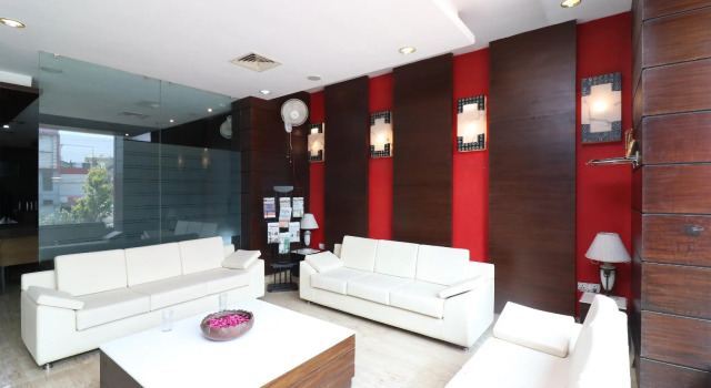 OYO Townhouse 510 Hotel Garnet Inn