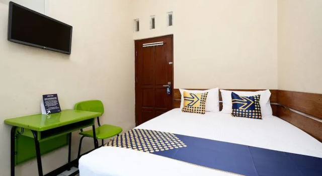 SPOT ON 2209 Solo Point Syariah, Boek Hotel Solo. Central Java