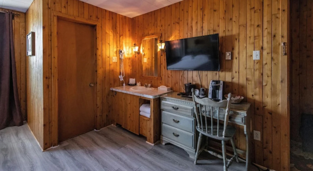 Двухместный номер Economy Hotel La Roche Pleureuse