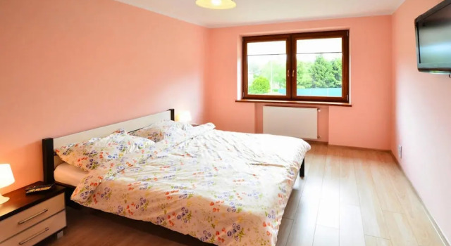 Large Holiday Home, Private Garden