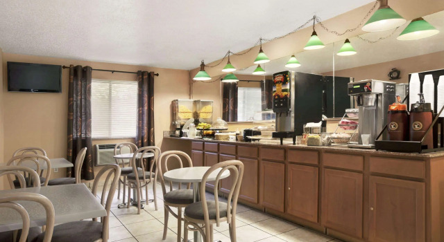 Travelodge by Wyndham Muskegon