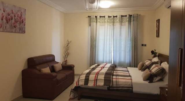 Fokuzzy Lodge, Book Hotel Adenta 