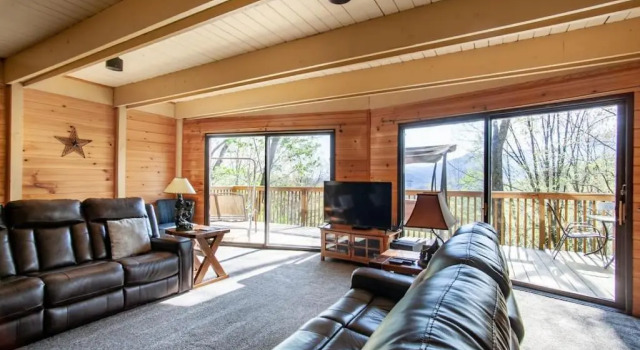 Bear View Chalet with hot tub and near Ober, Забронировать Шале Отели Гатлинберг с бассейном, Бассейн