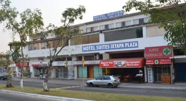 Кровать в общем номере Hotel Suites Ixtapa Plaza