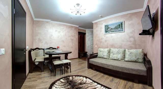 Gorniy Kristal, Rezervovat Hotel Bukovel 