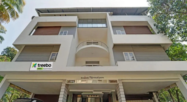 Treebo Sreepathi Nirmalyam - 400 Mtr From Guruvayoor Temple, Забронировать Отель Отели штата Кералы с завтраком, Завтраки
