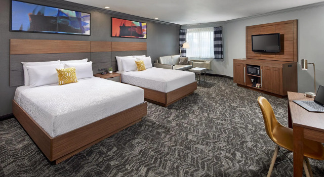 Четырёхместный люкс Studio Inn & Suites at Promenade Downey