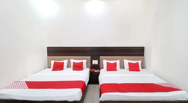 Люкс OYO 16379 Hotel LivInn Hub