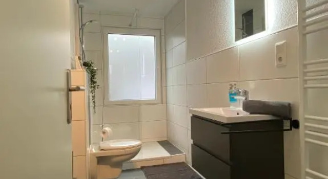 Charmante Altbauwohnung an der Kesselschleuse 3, Забронировать Отель Эмден East Frisia