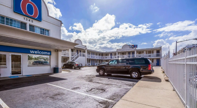Motel 6 Washington DC Convention Center, Забронировать Мотель Отели Northeast с бассейном, Бассейн