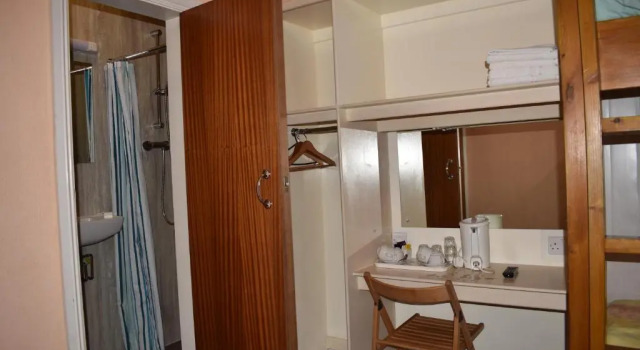 Четырёхместный номер Standard Macdonald Hotel