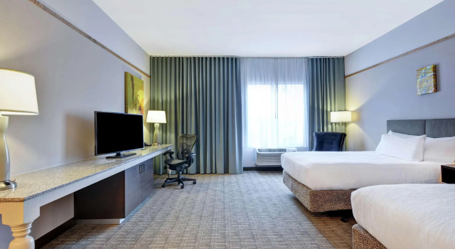 Четырёхместный номер Standard Hilton Garden Inn Oshkosh