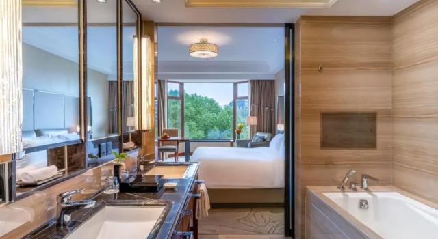 Двухместный номер Luxury с видом на город Sofitel Hangzhou Westlake