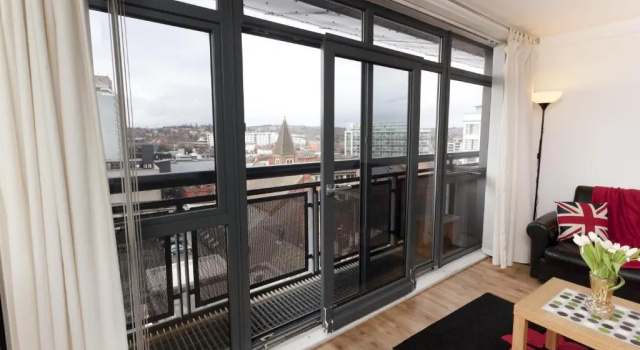 Апартаменты c 1 комнатой с балконом Victoria Centre 2 Bedroom Apartments with 4 Beds in Victoria Centre Shopping Centre - Nottingham City Centre - 24 hour access - Most Central Location - Full Kitchen - Opposite Hilton - Parking for Cars or Vans from Five pounds a day - Sunday 1pm Check-out