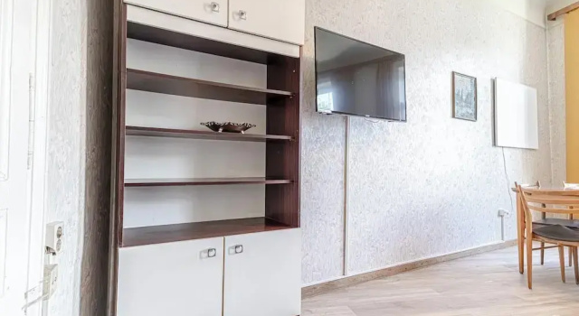 Stylish 2BR Apt Garden Modern Comforts