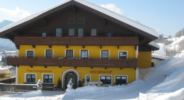 Familien- und Wanderhotel Heisenhof, Rezerwuj Hotel Hotele w Tyrol z parkingiem, Parking