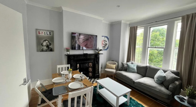 Апартаменты Clapham Art Apartment