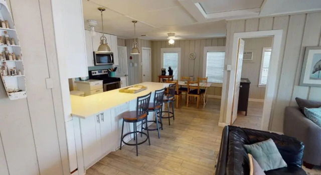 GU501 Unique Beach Home with Large Fenced in Yard, Screened in Porch, Close to Restaurants & Shops