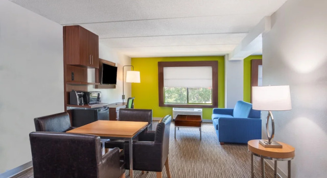 Люкс Holiday Inn Express & Suites Augusta West - Ft Gordon Area by IHG
