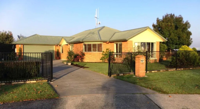 Номер Standard Home Hospitality Hamilton