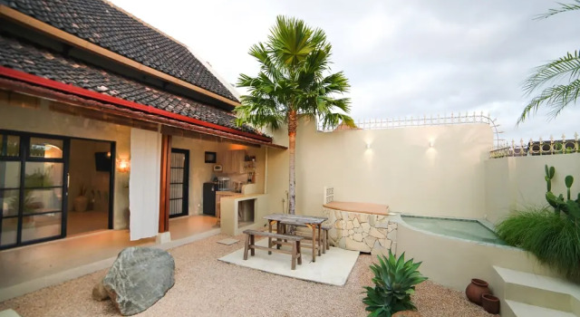 Ubu Villa Lemme with Rustic Mediterranean Style, Book Villa Sommerhuse i Adi Sutjipto, Hytte