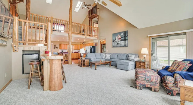 Family-friendly Houghton Lake House: Steps to Lake, Varaa Lomakoti Houghton Lake Michigan