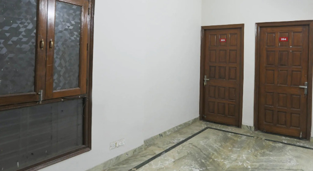 OYO 67147 Paradise Pearl Hotel, Забронировать Отель Нойда штат Уттар-Прадеш