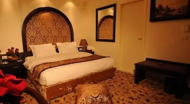 Одноместный номер Standard Queens Suite Hotel