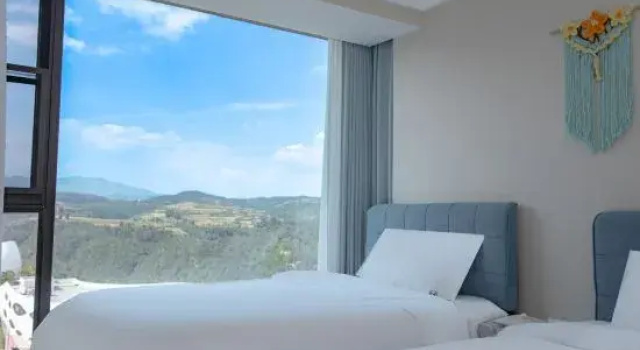 Люкс с 2 комнатами с видом на озеро Mercure Yunhu Hotel