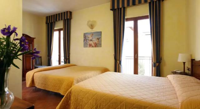 Четырёхместный номер Hotel Bologna