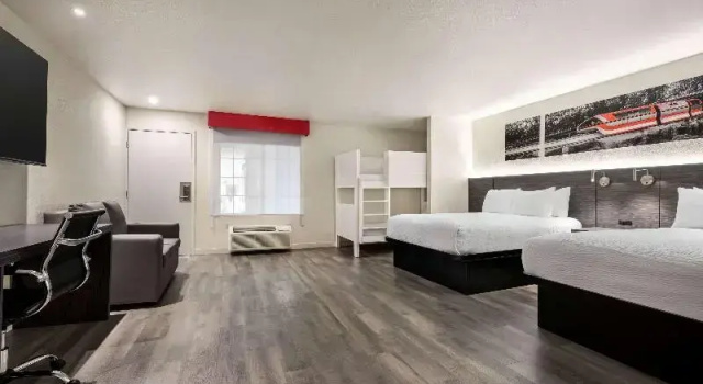 Полулюкс Standard Ramada by Wyndham Anaheim Convention Center