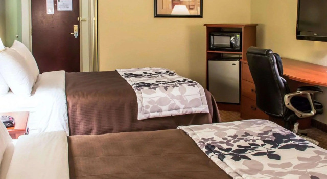 Шестиместный номер Standard Sleep Inn & Suites at Six Flags