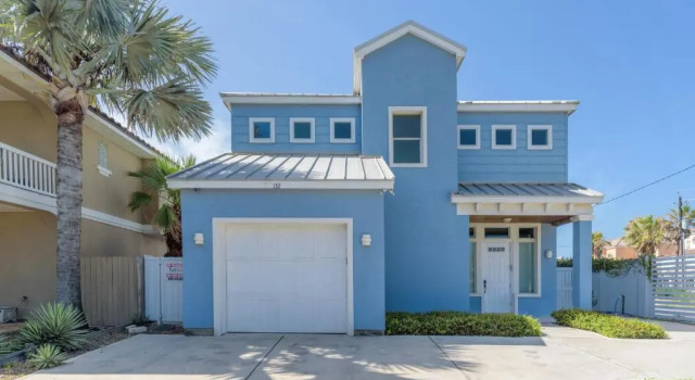 Capricorn - 3 Bedrooms Condo with Private Pool, easy walk to the beach Sleeps 6