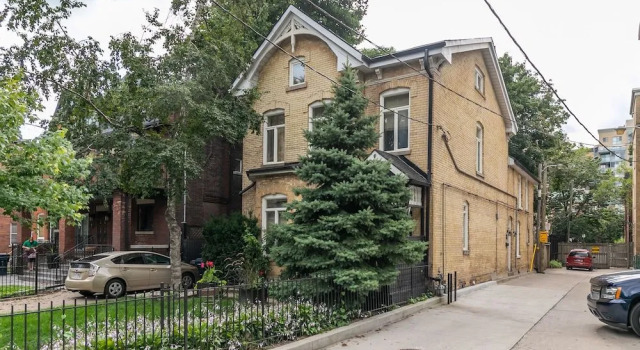 Easyhosts.Amazing Victorian House, Забронировать Отель Торонто Greater Toronto Area, рядом с Maple Leaf Gardens