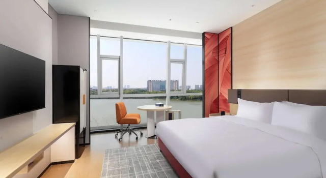 Двухместный номер Standard с видом на озеро Ramada By Wyndham Huzhou Wuxing