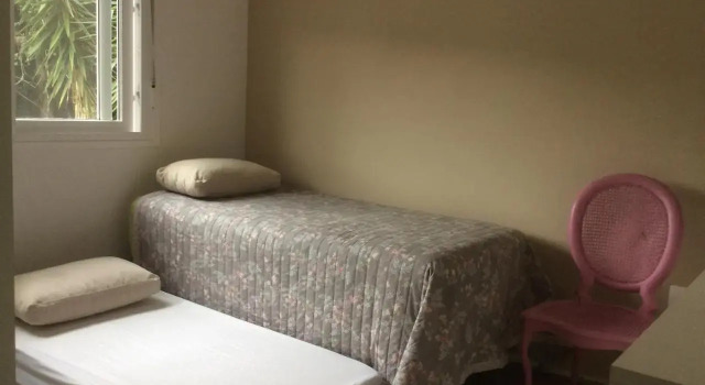 Hostel Beija-Flor, Забронировать Хостел Хостелы Итажаи, рядом с Пляж Cabecudas, Хостел