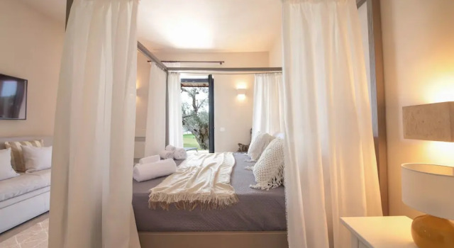 Двухместный номер Deluxe с балконом и с видом на бассейн Casale degli Ulivi by Apulia Hospitality