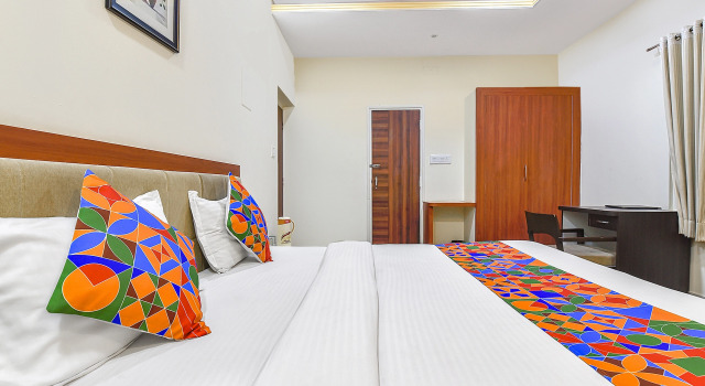 Collection O 2228 Hotel Royal Icon, Rezerwuj Hotel Hotele w Rajasthan z parkingiem, Parking