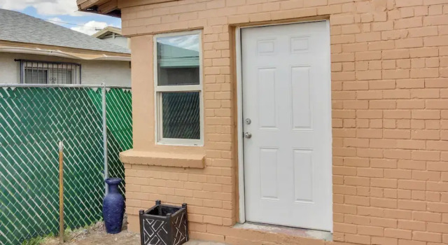 Tucson Studio w/ Private Backyard - Great Location, Varaa Huoneisto Tucson Arizona, lähellä Tucson VA