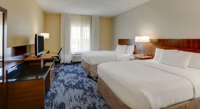 Четырёхместный номер Standard Fairfield Inn and Suites Hutchinson